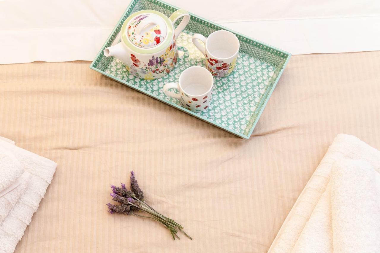 Sweet Suite Flora In Vouliagmeni Atena Exterior foto