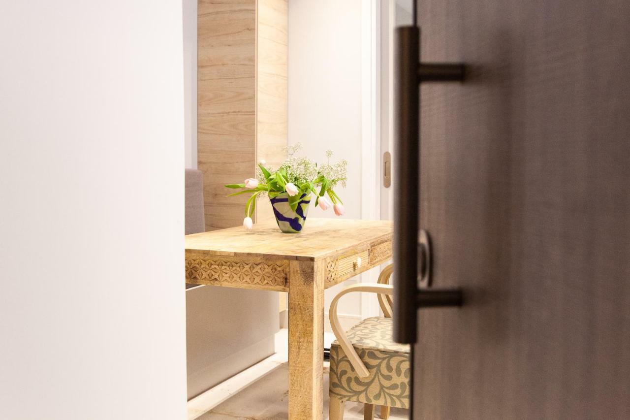 Sweet Suite Flora In Vouliagmeni Atena Exterior foto